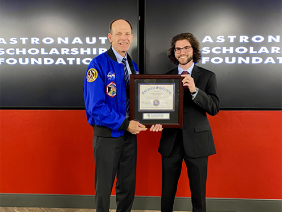 Zach Schlamowitz receiving the Astronaut award